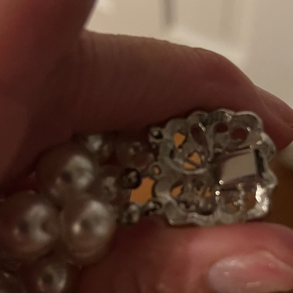 Vintage tri-strand faux pearl diamond-esque brooch clip closure. - Picture 7 of 7